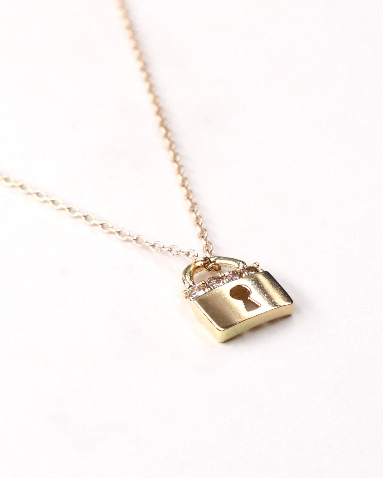 gold18金 K18WG ダイヤ付デザインネックレス 2.6g 40㎝ D5